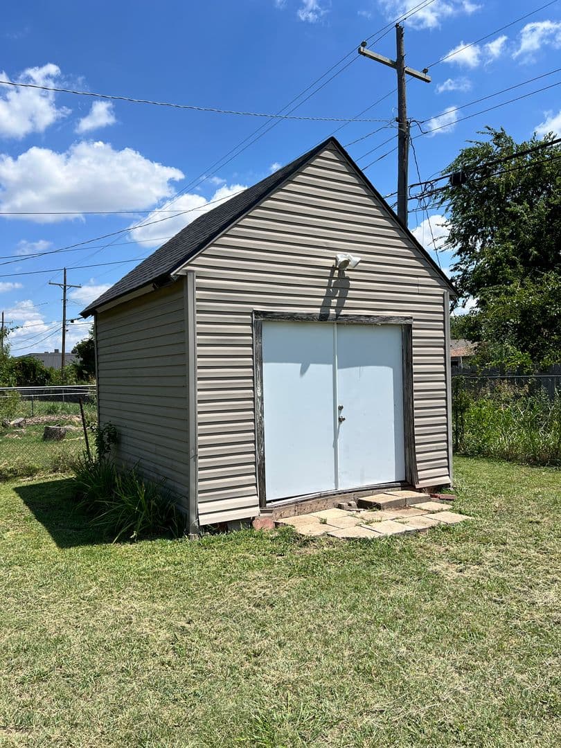 Lawton House: 6408 NW Oak