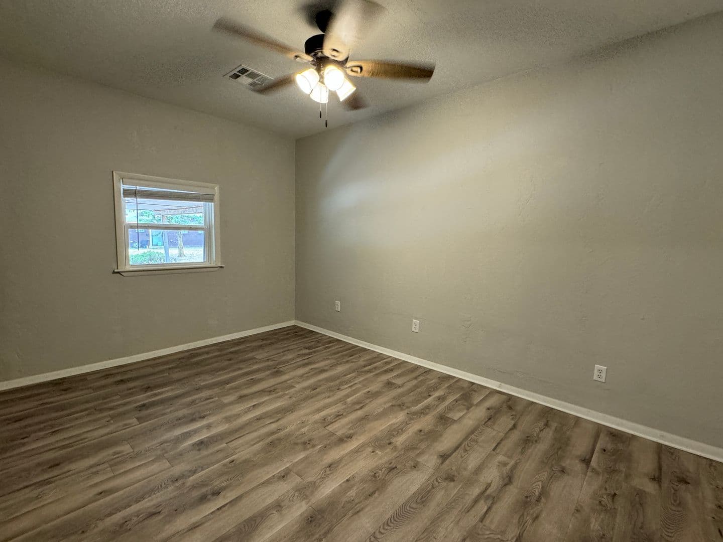 Lawton House: 711 SW Ranch Oak Blvd
