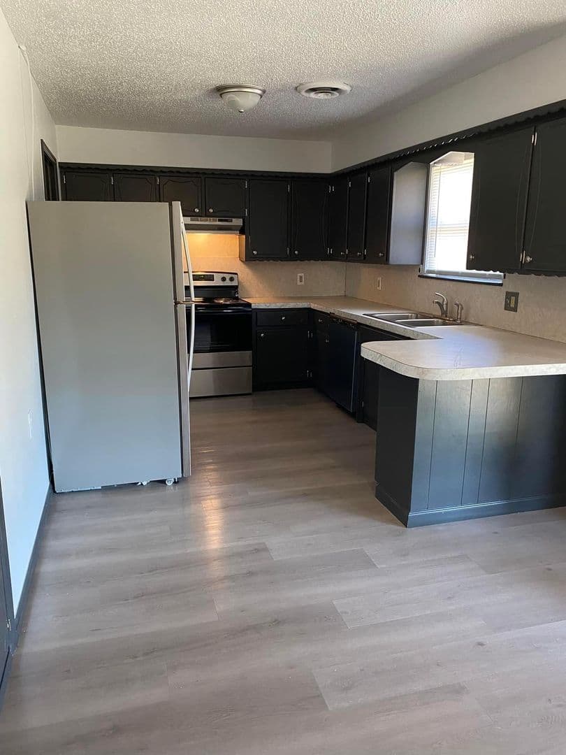 Lawton House: 1618 SE Clover Ln