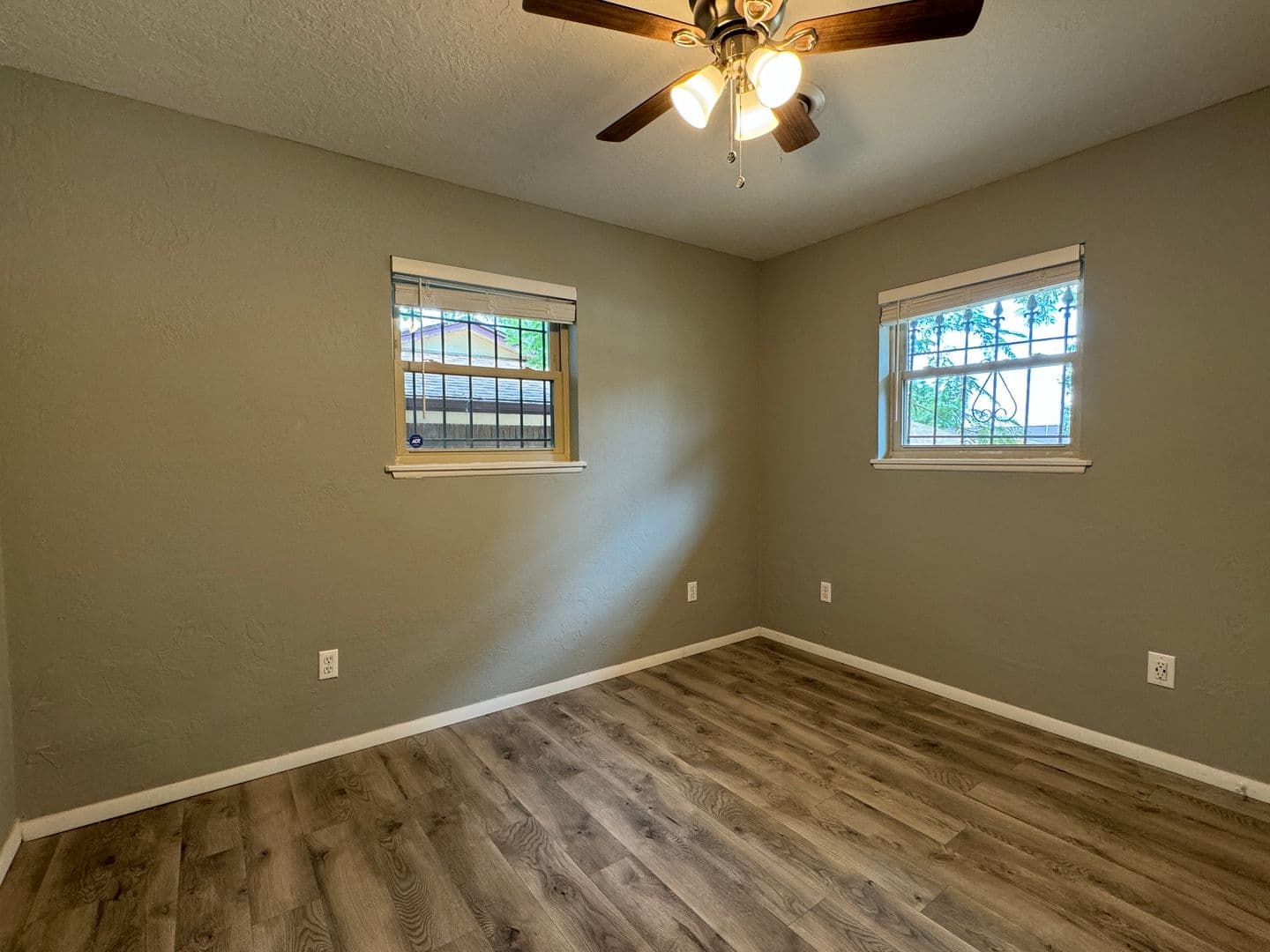 Lawton House: 711 SW Ranch Oak Blvd