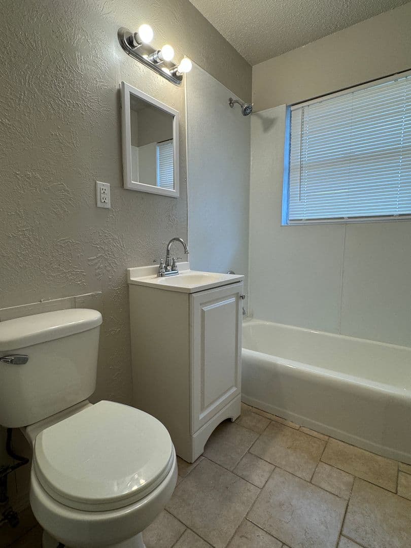 Lawton House: 3310 SW Salinas