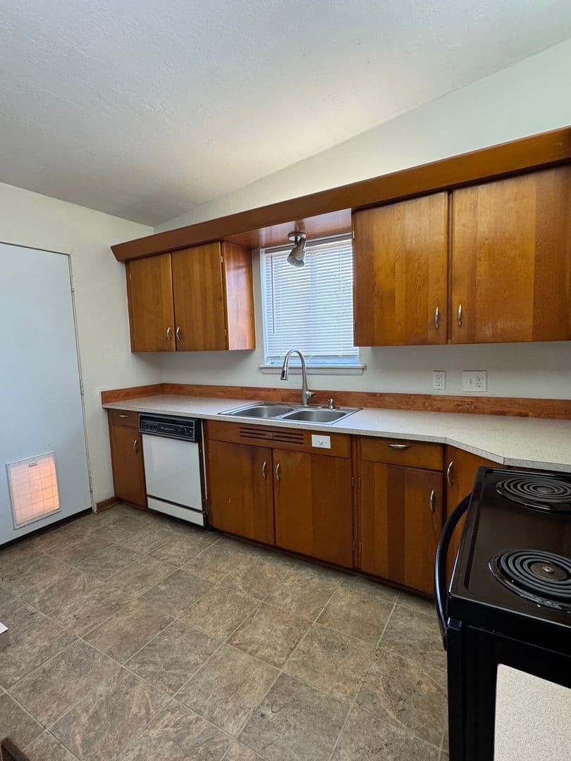Lawton House: 3907 NW Denver