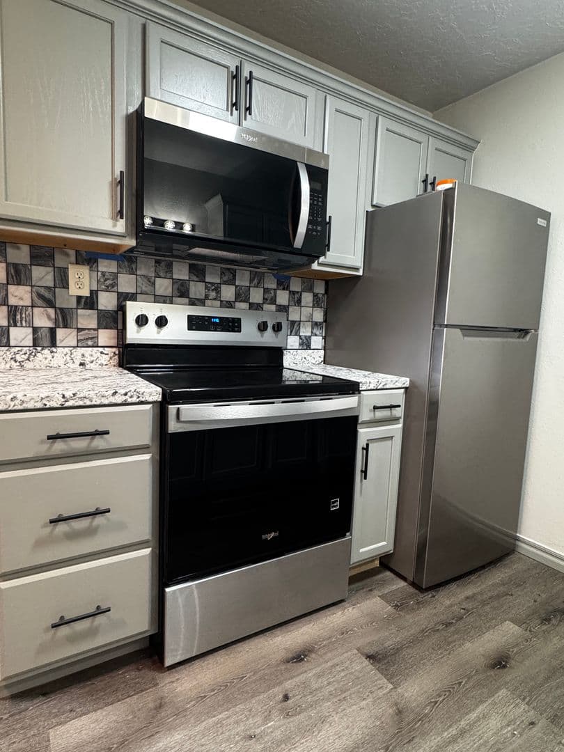 Cache House: 505 NW Oak