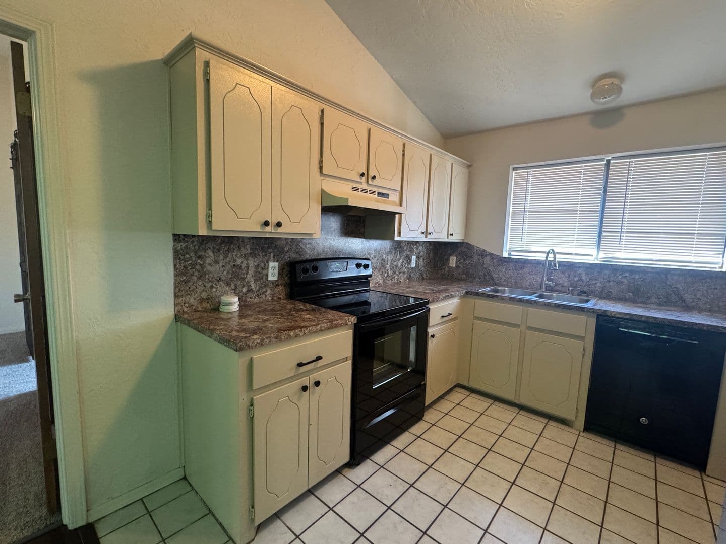 Lawton House: 3912 SW Parkridge