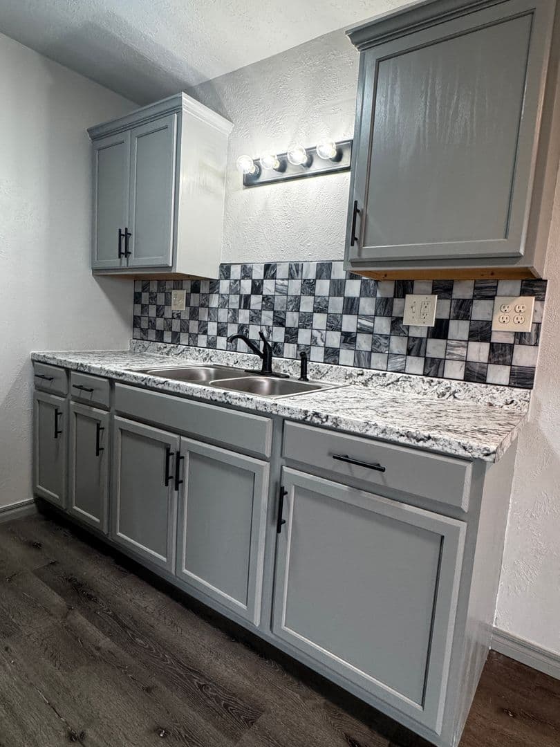 Cache House: 505 NW Oak