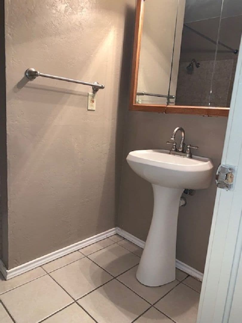 Lawton House: 5005 SE Kincaid