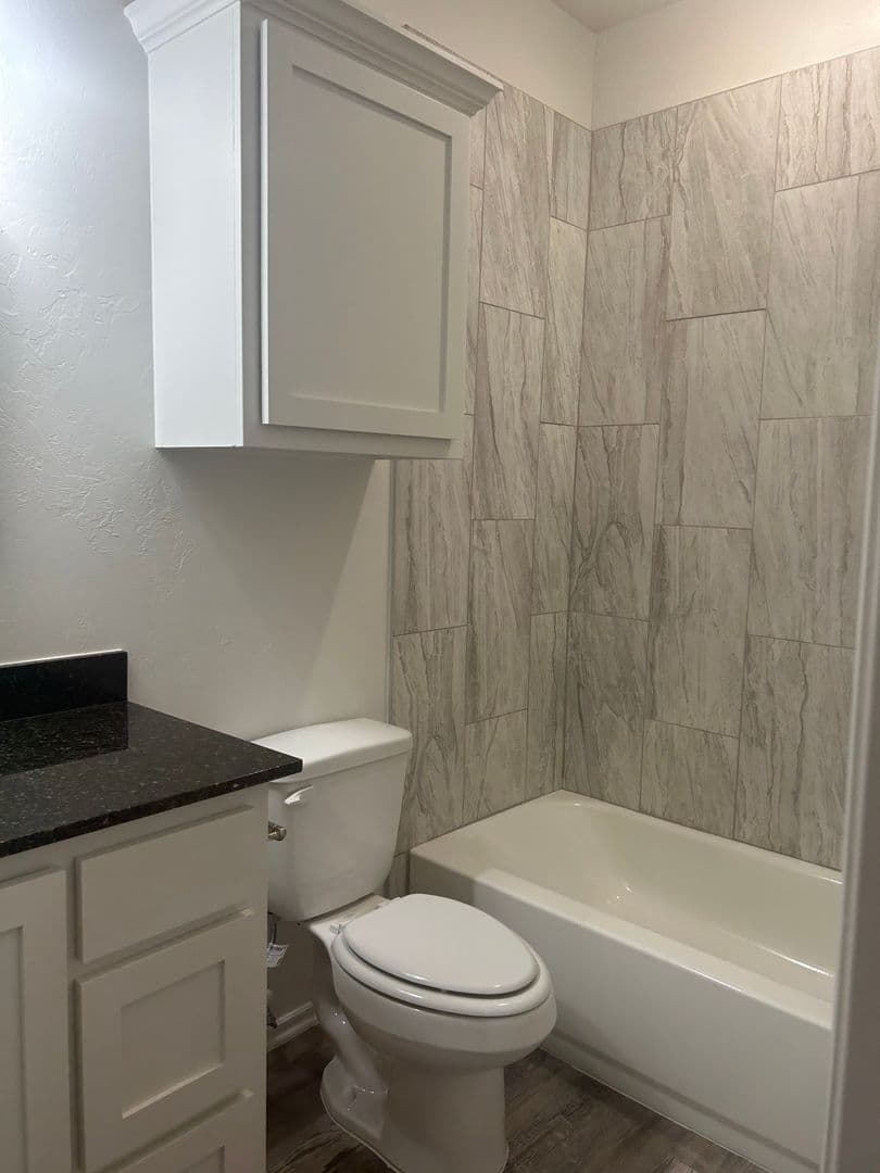 Lawton Apartment: 1211 SW Oklahoma