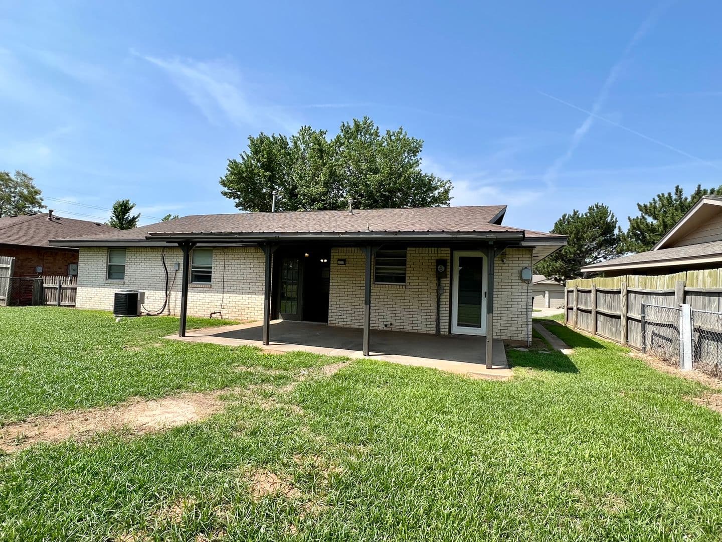 Lawton House: 4722 SE Mieling Dr
