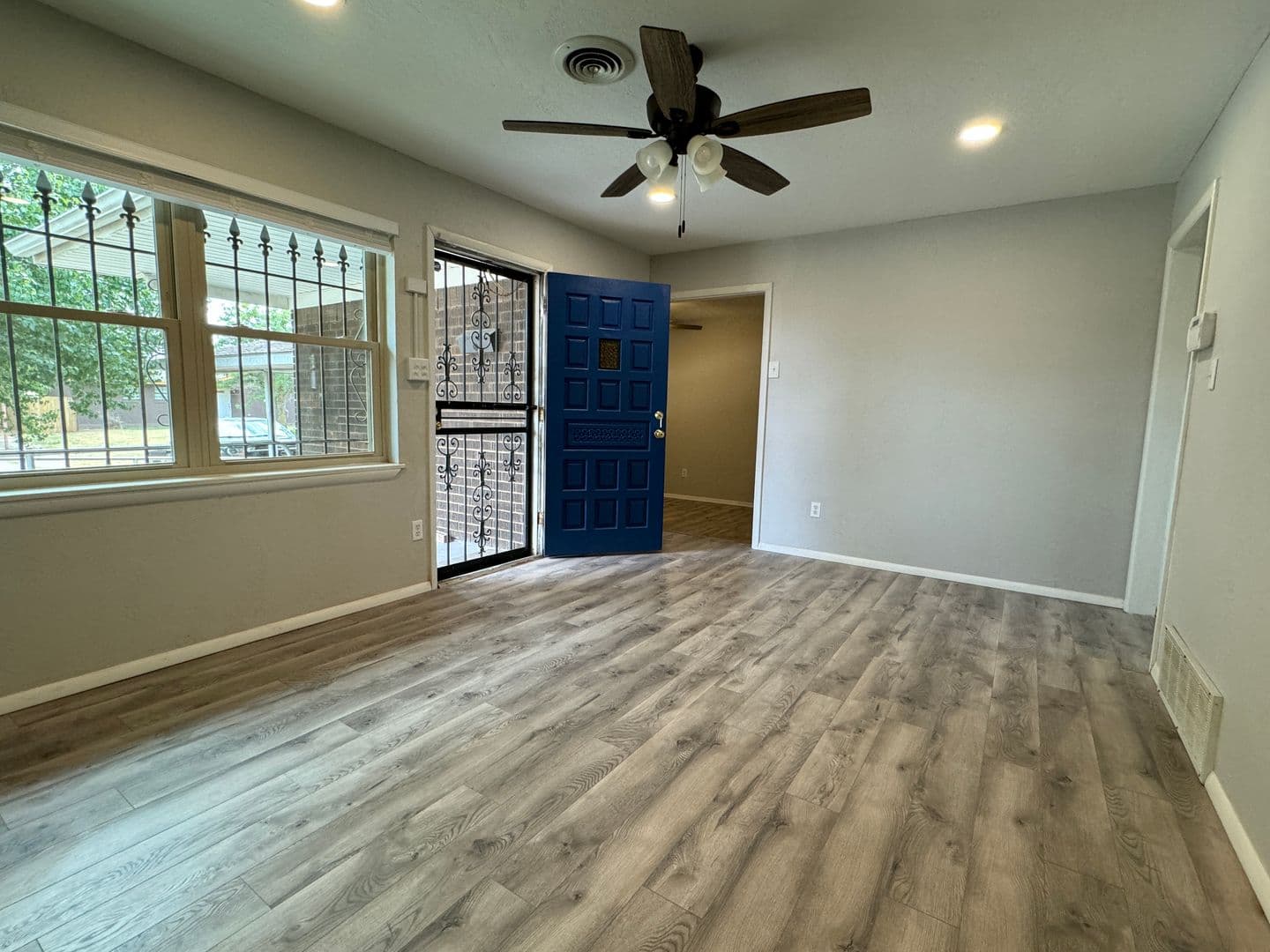 Lawton House: 711 SW Ranch Oak Blvd