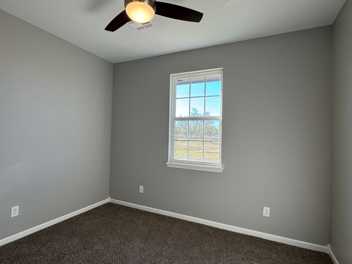 Elgin Apartment: 302 6th St