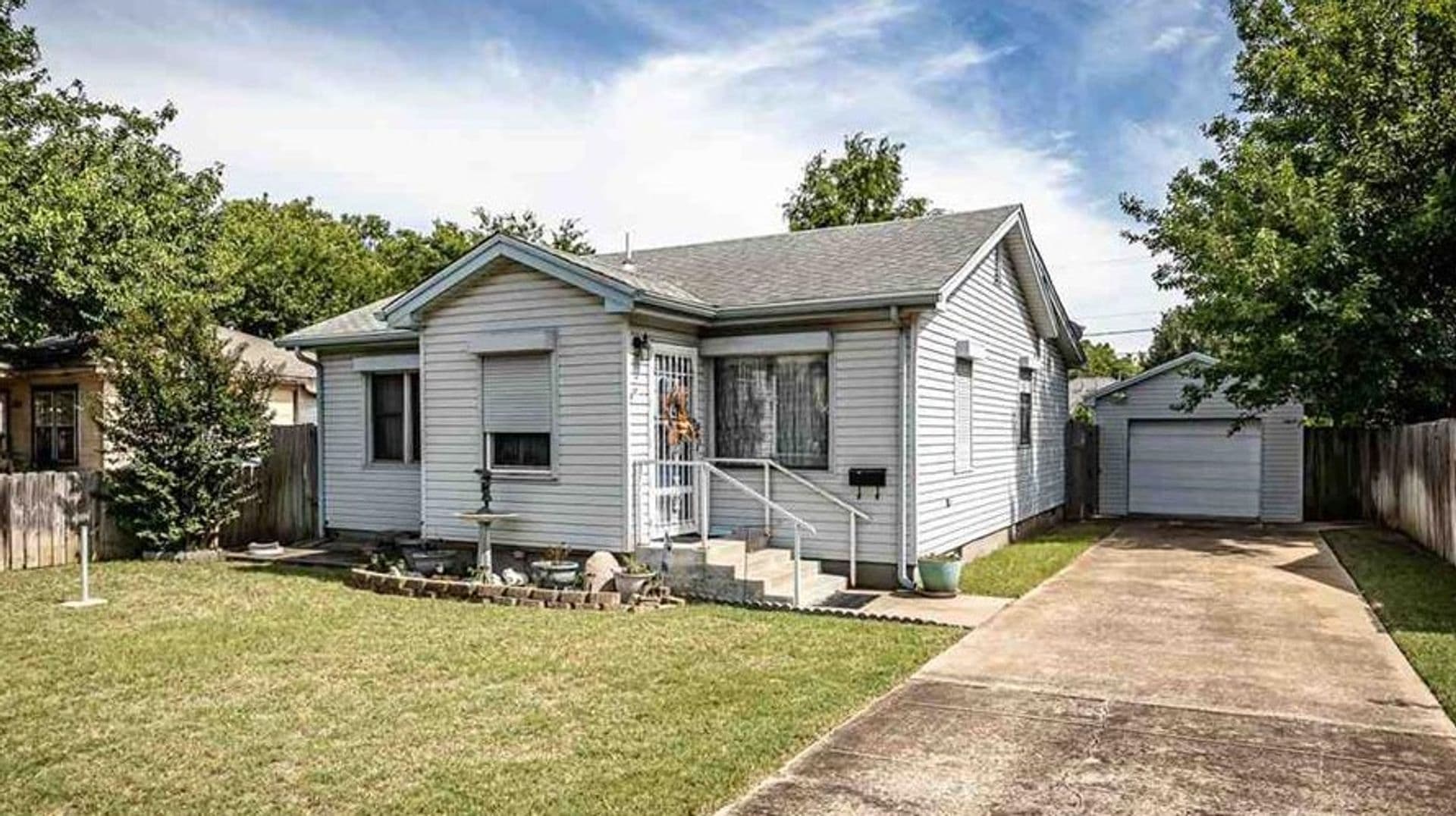 Lawton House: 1212 NW Lincoln