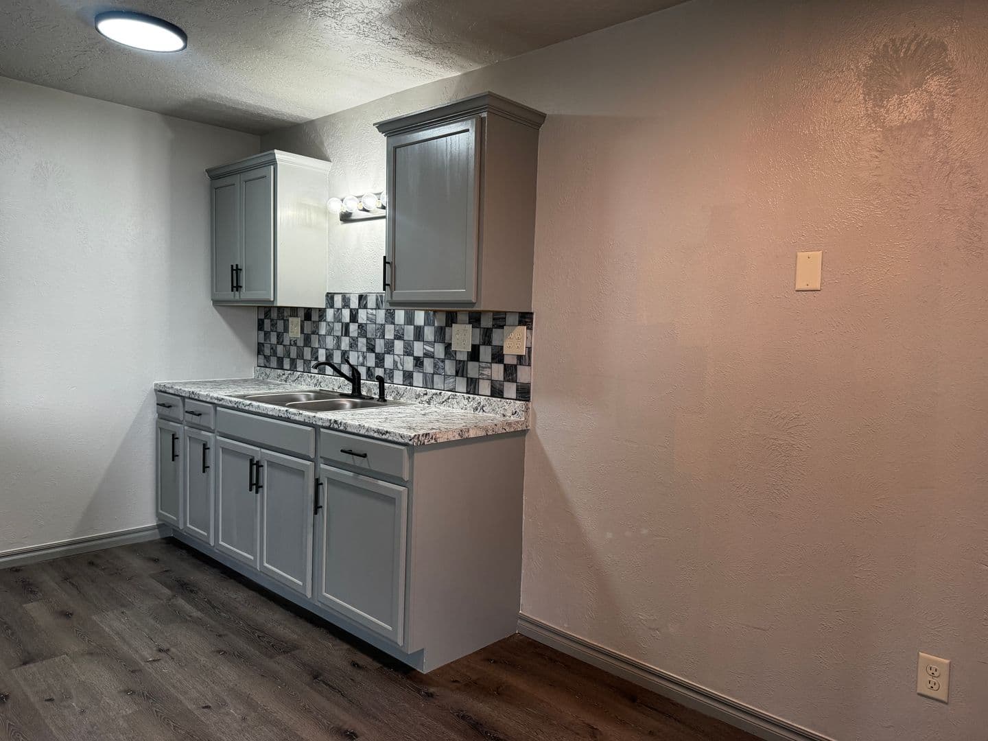 Cache House: 505 NW Oak