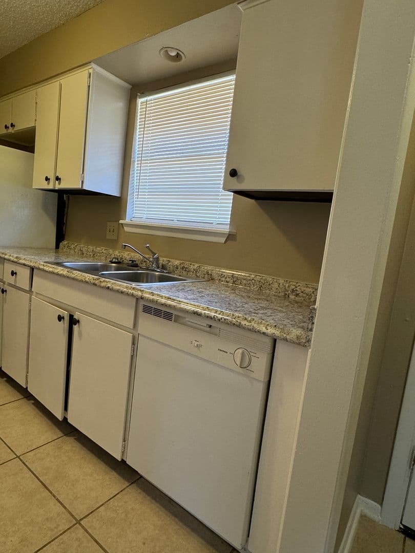 Lawton Apartment: 6607 NW Denver