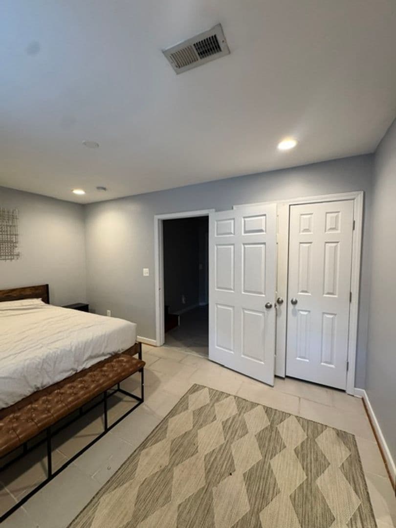 Northeast Apartment: 37 T Street