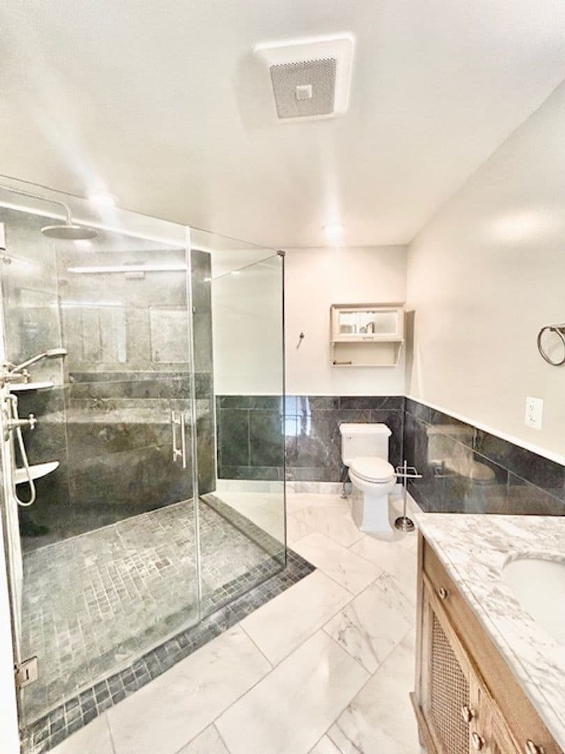 Gaithersburg House: 140 Copley Circle 22B