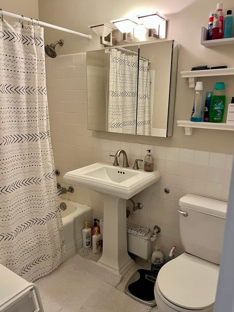 Washington Condo: 4000 Tunlaw Road NW #318