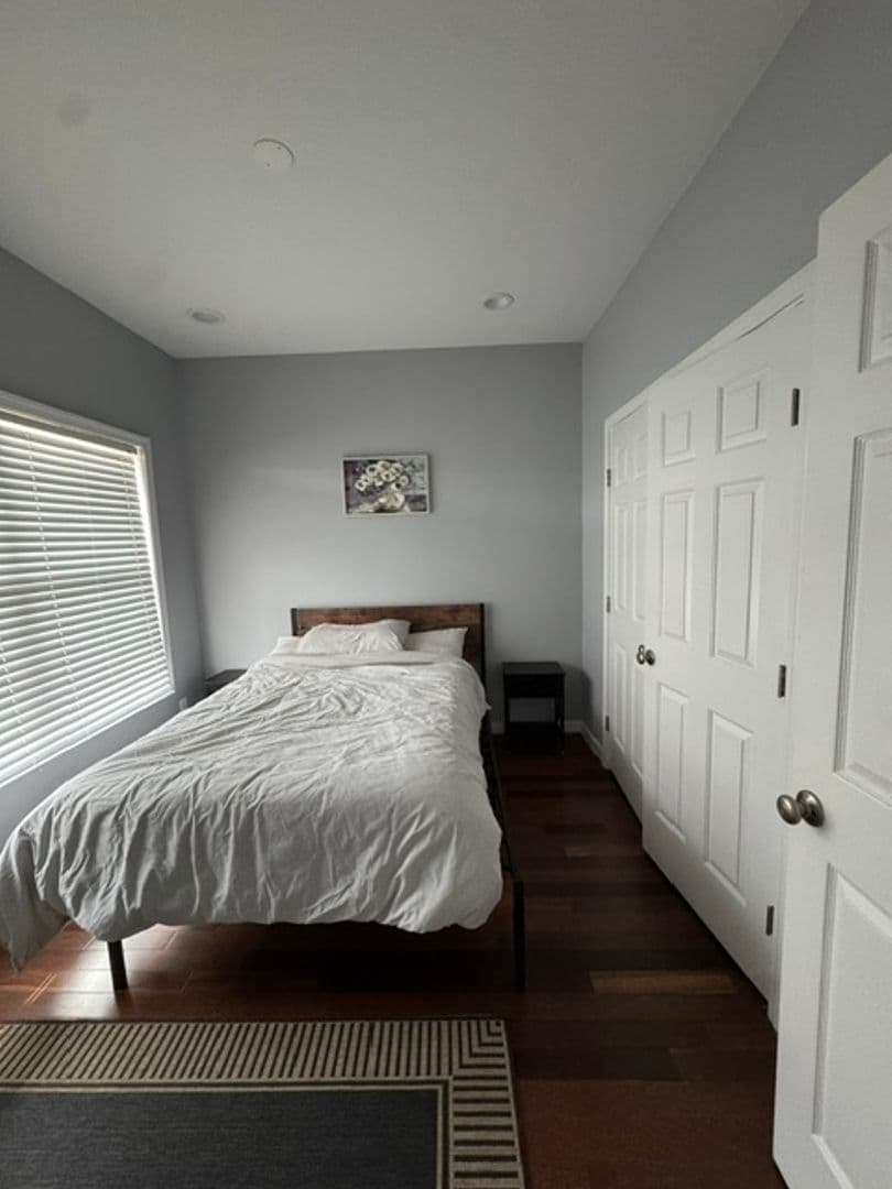 Northeast Apartment: 37 T Street