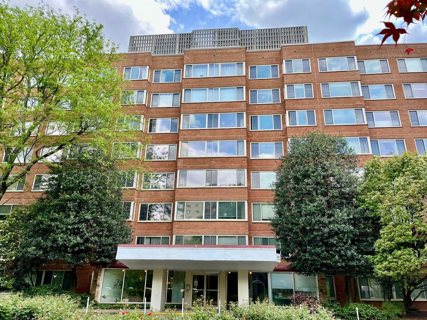 Washington Condo: 4000 Tunlaw Road NW #318