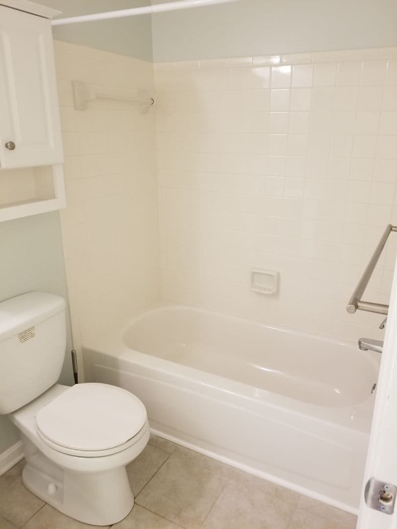 Silver Spring House: 2603 Camelback Lane