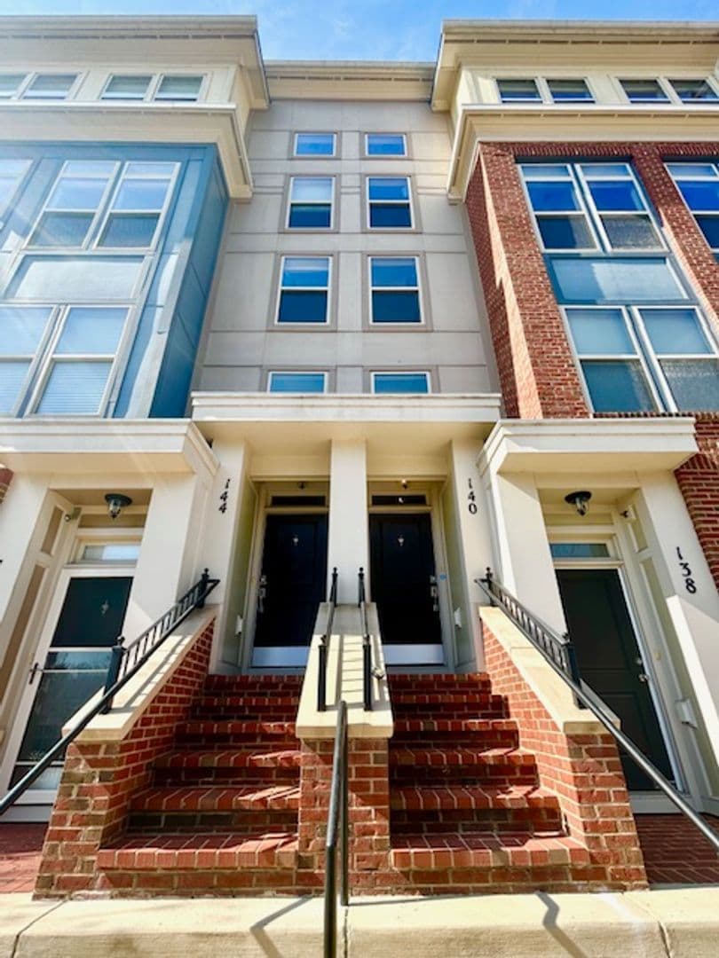 Gaithersburg House: 140 Copley Circle 22B