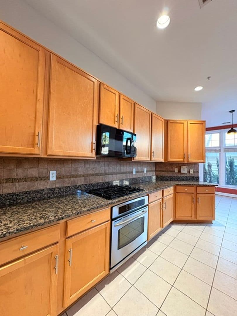 Rockville Townhome: 1115 Havencrest St.