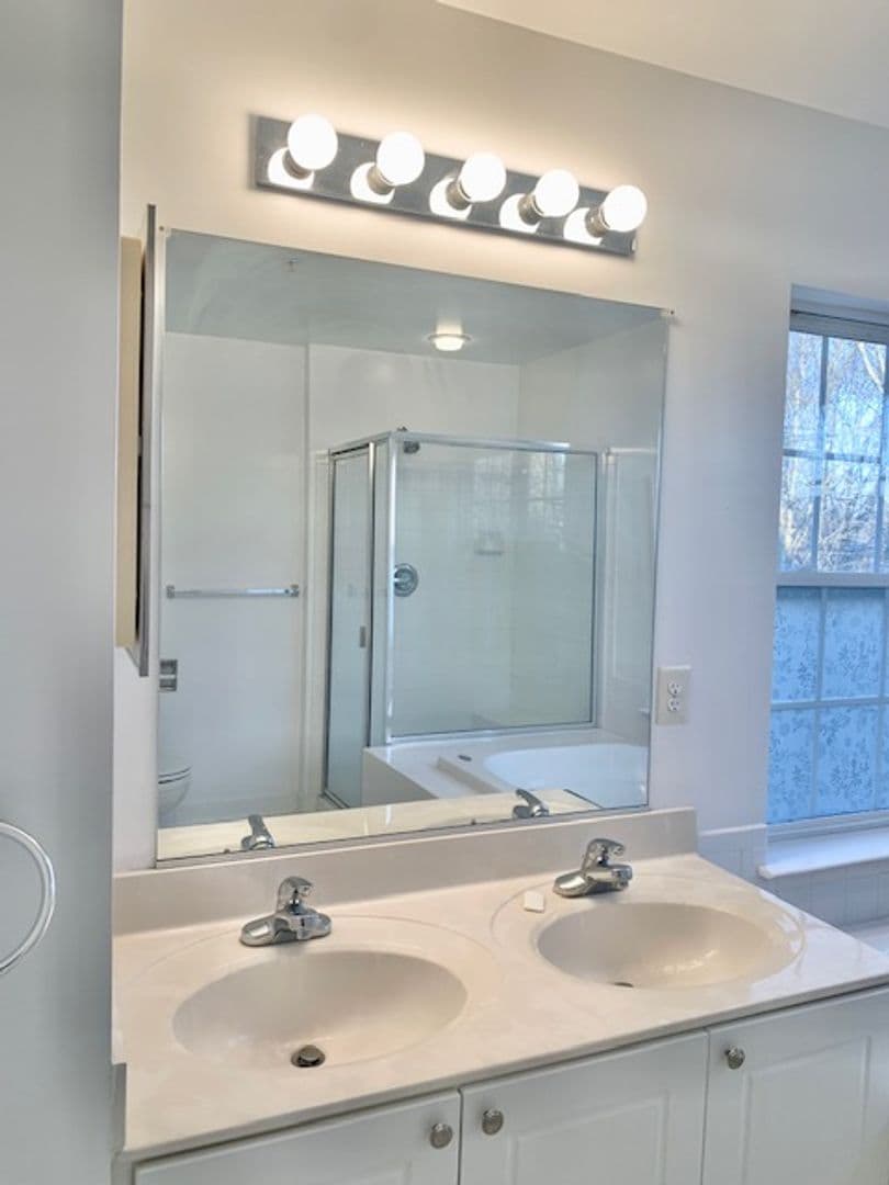 Frederick House: 3776 Hope Commons Circle