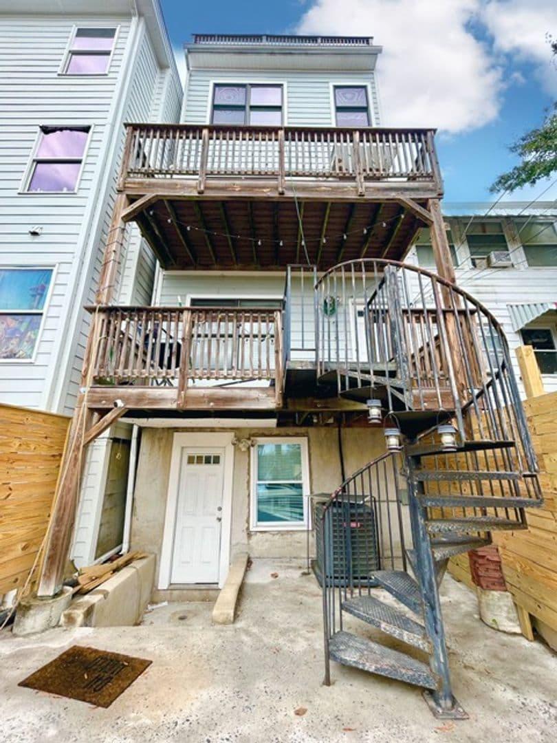 Northeast Apartment: 37 T Street