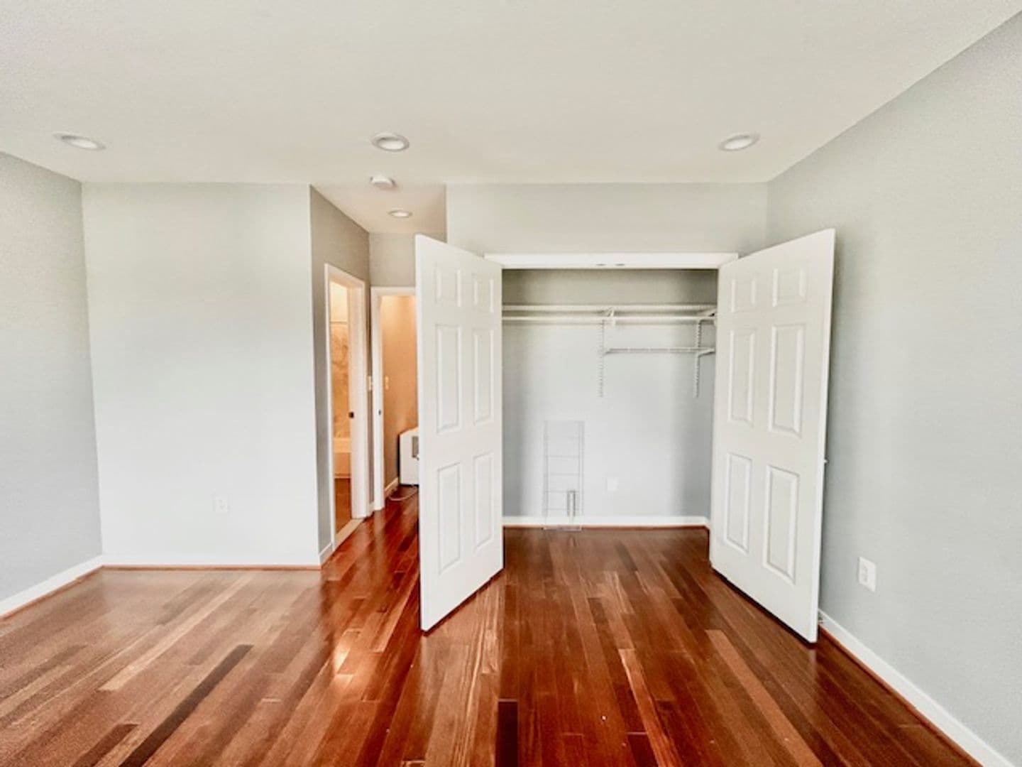 Northeast Apartment: 37 T Street