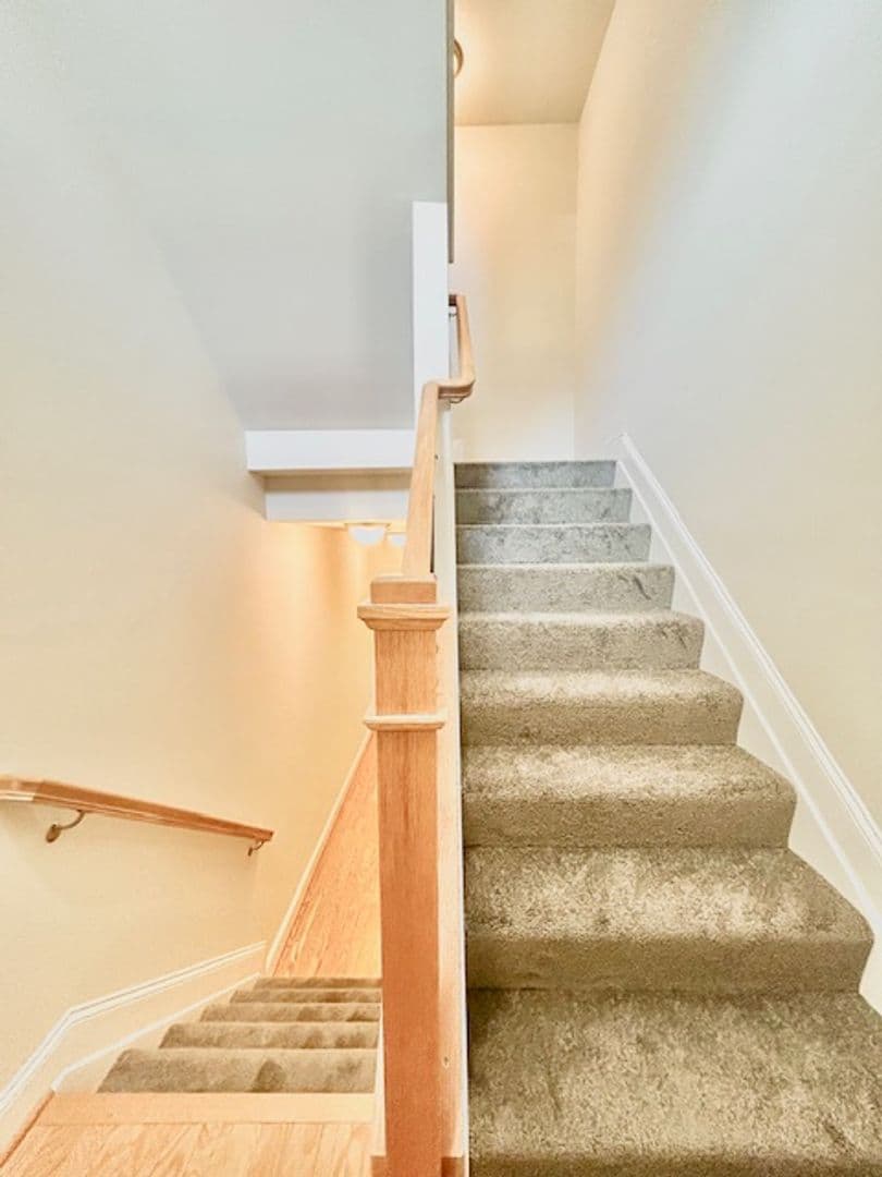 Gaithersburg House: 140 Copley Circle 22B