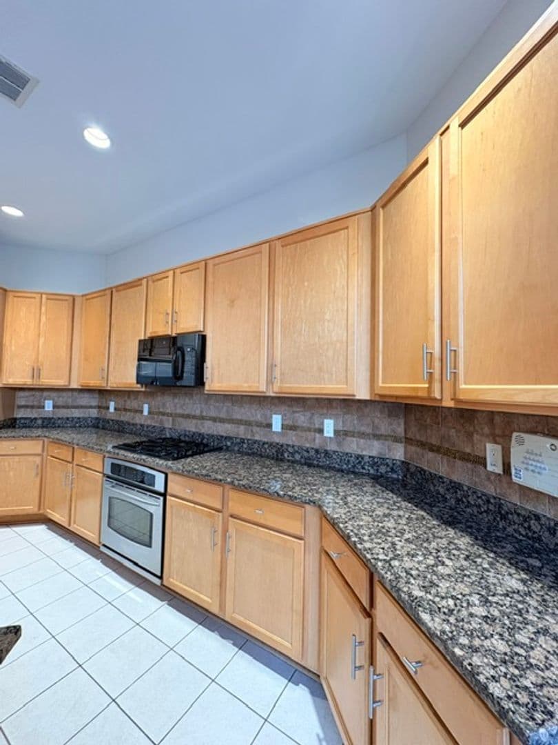 Rockville Townhome: 1115 Havencrest St.