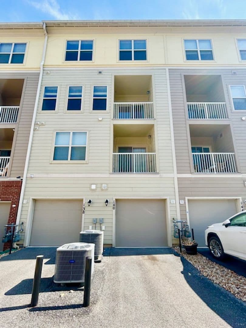 Gaithersburg House: 140 Copley Circle 22B