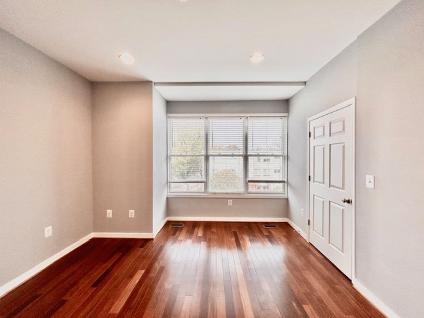 Northeast Apartment: 37 T Street