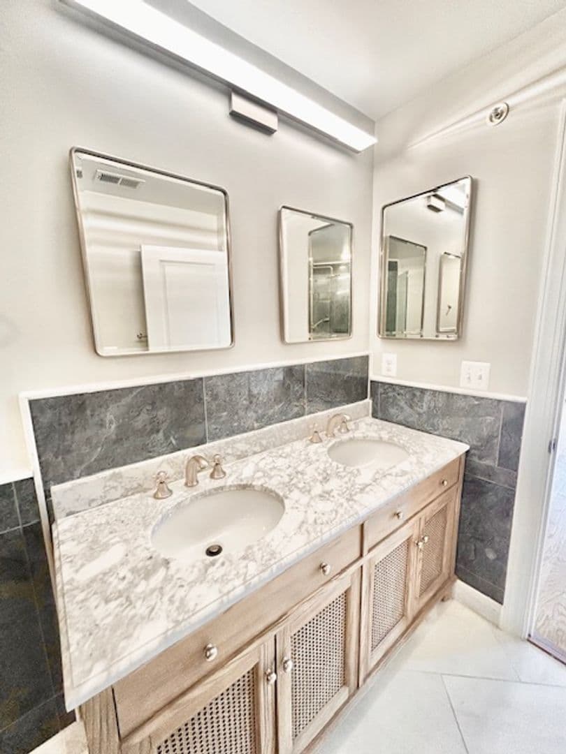 Gaithersburg House: 140 Copley Circle 22B