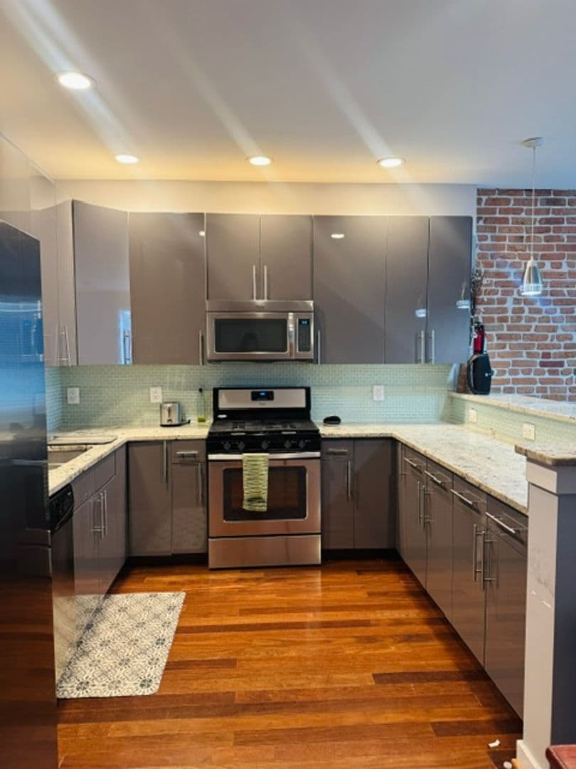 Northeast Apartment: 37 T Street