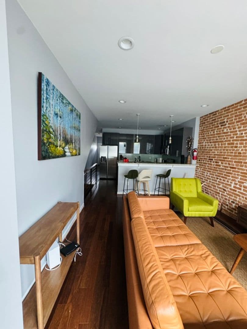 Northeast Apartment: 37 T Street