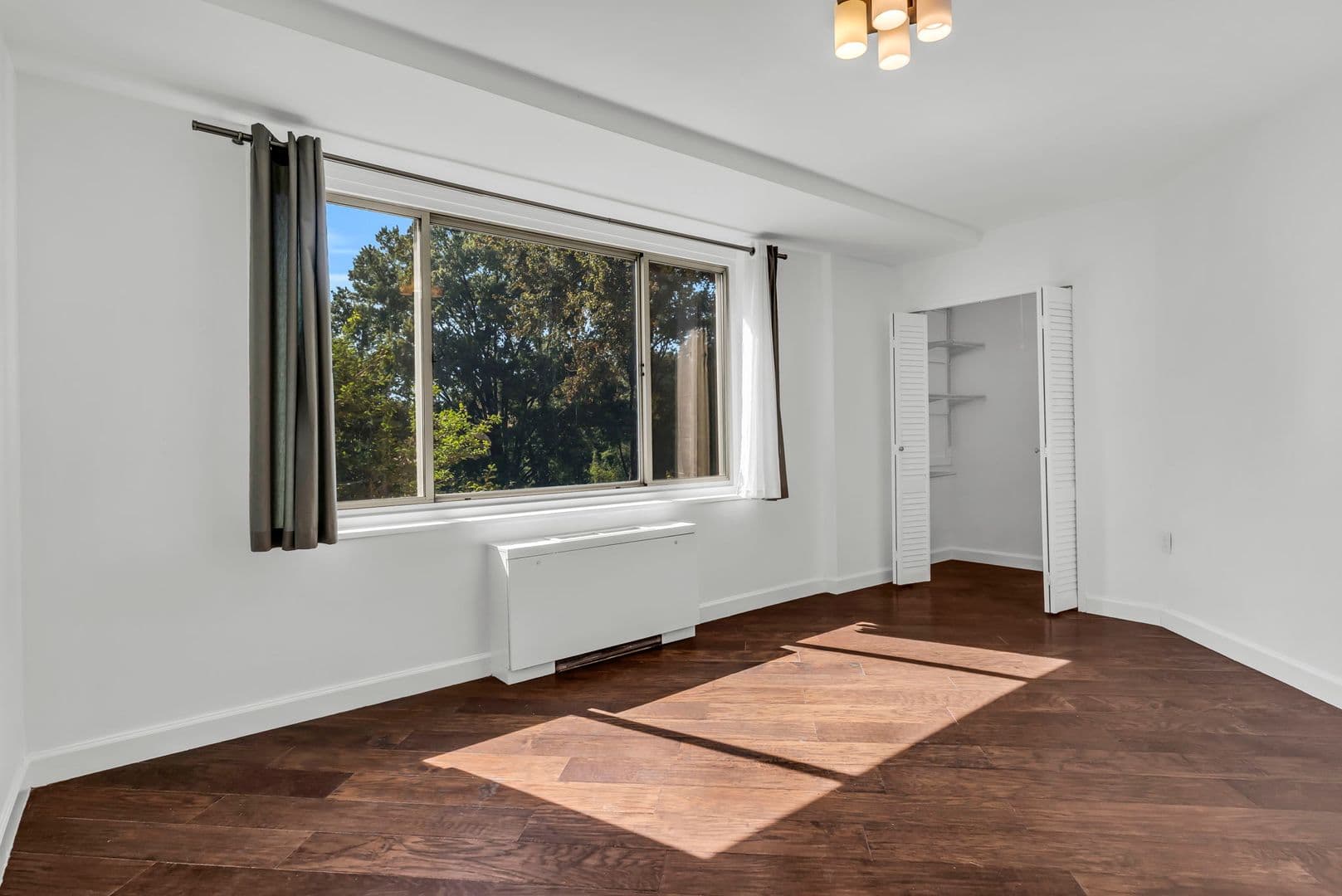 Washington Condo: 4000 Tunlaw Road NW #318
