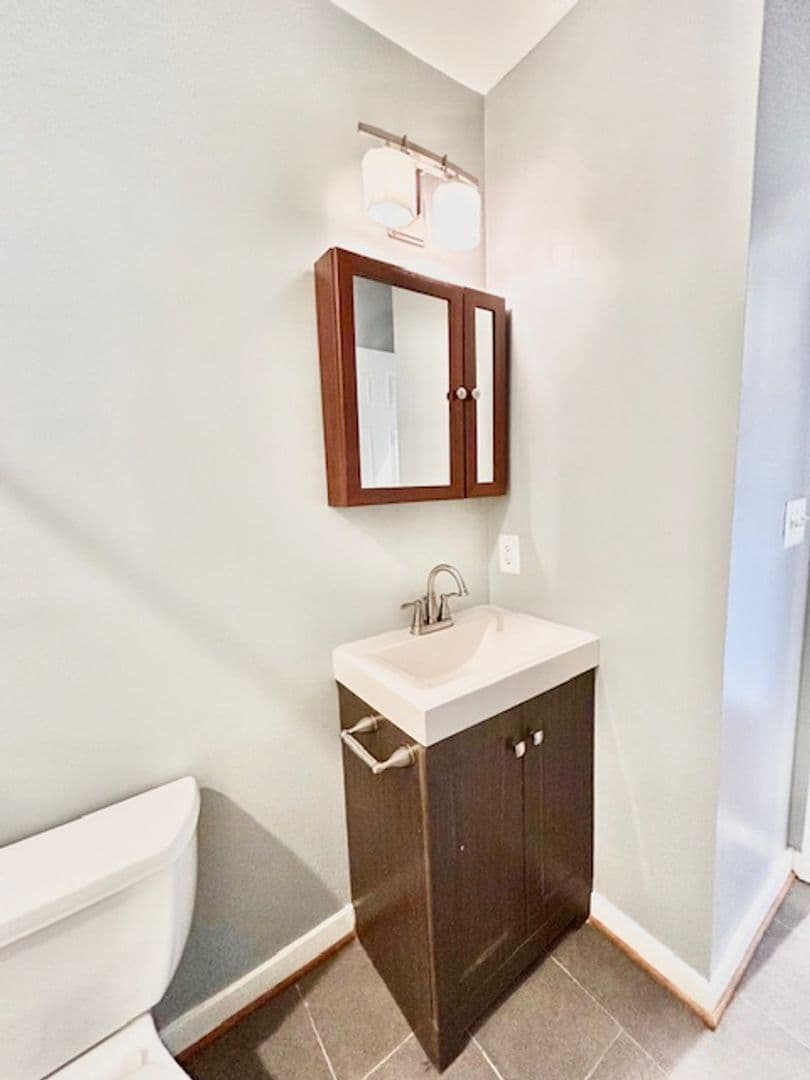 Northeast Apartment: 37 T Street