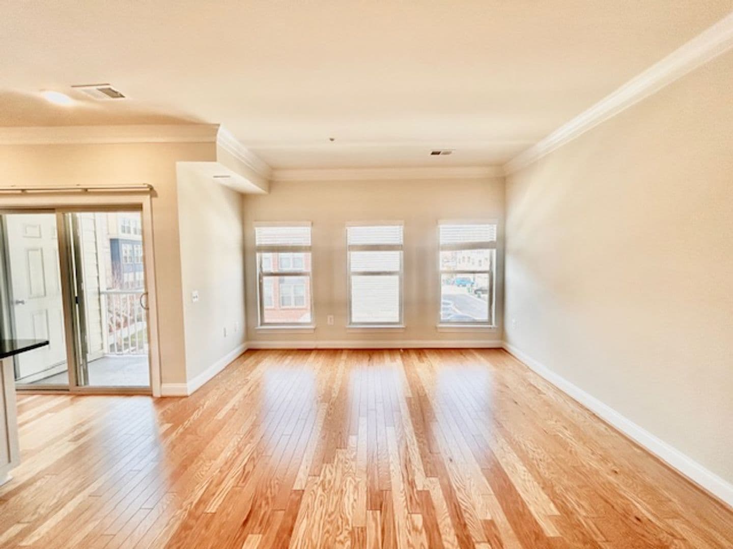 Gaithersburg House: 140 Copley Circle 22B
