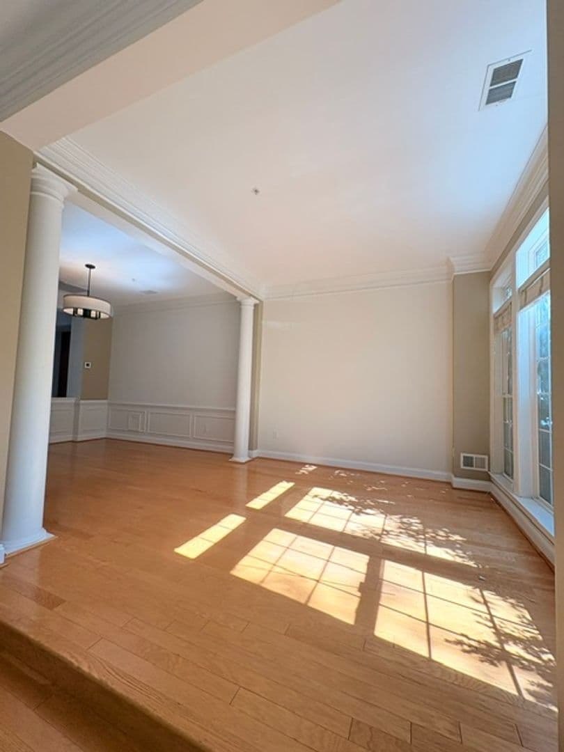 Rockville Townhome: 1115 Havencrest St.