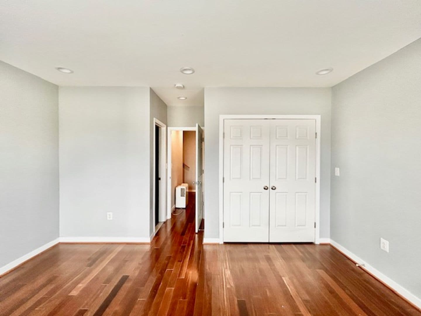 Northeast Apartment: 37 T Street