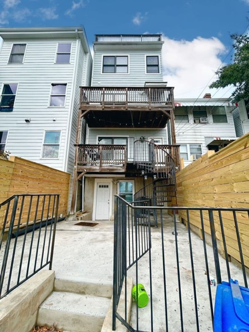 Northeast Apartment: 37 T Street