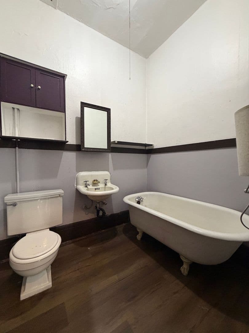 Portland Apartment: 1731 W Burnside St.