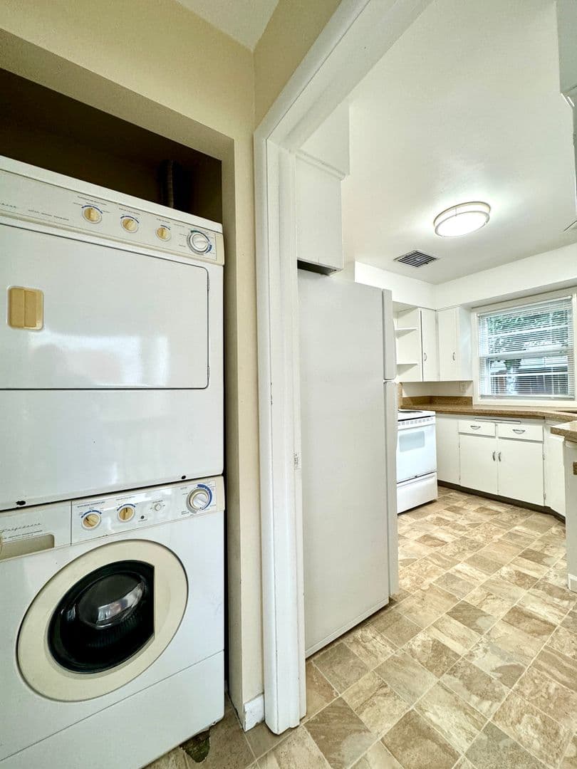 Portland Apartment: 8880 C SW Cashmur Lane