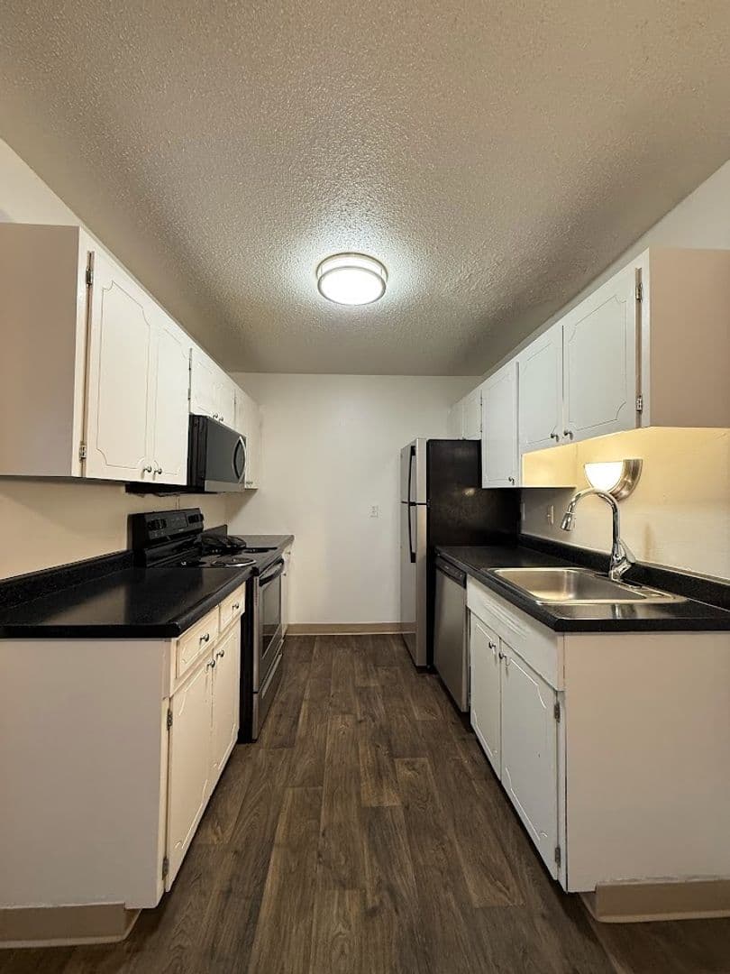 Portland Apartment: 4125-4153 SE Cesar E Chavez Blvd.
