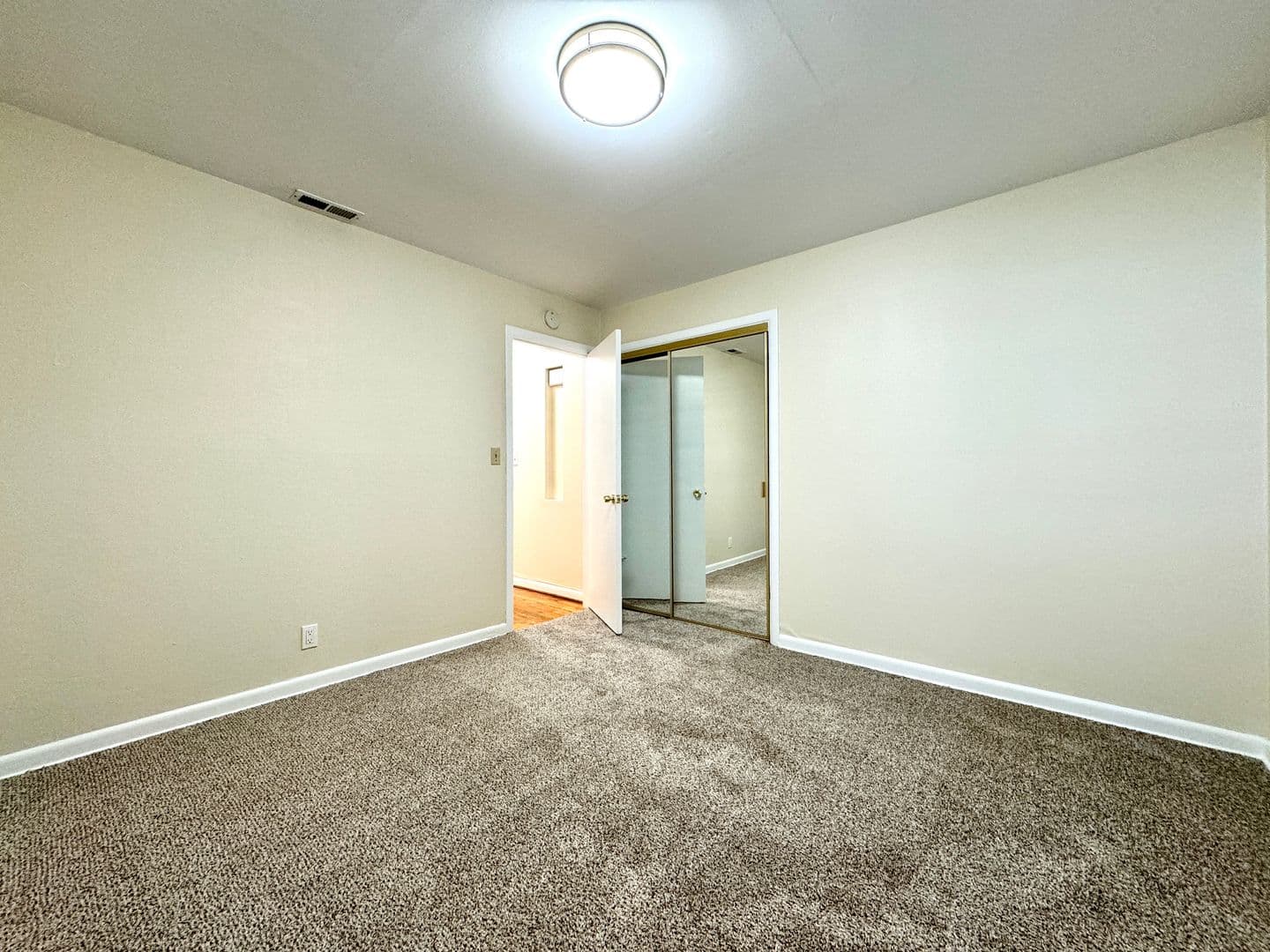 Portland Apartment: 8880 C SW Cashmur Lane