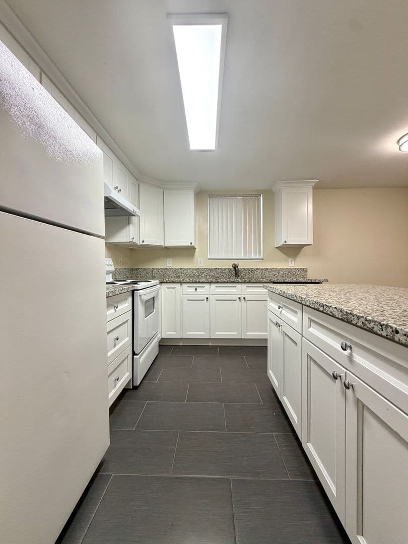 Portland Apartment: 5702 - 5710 NE Prescott St.