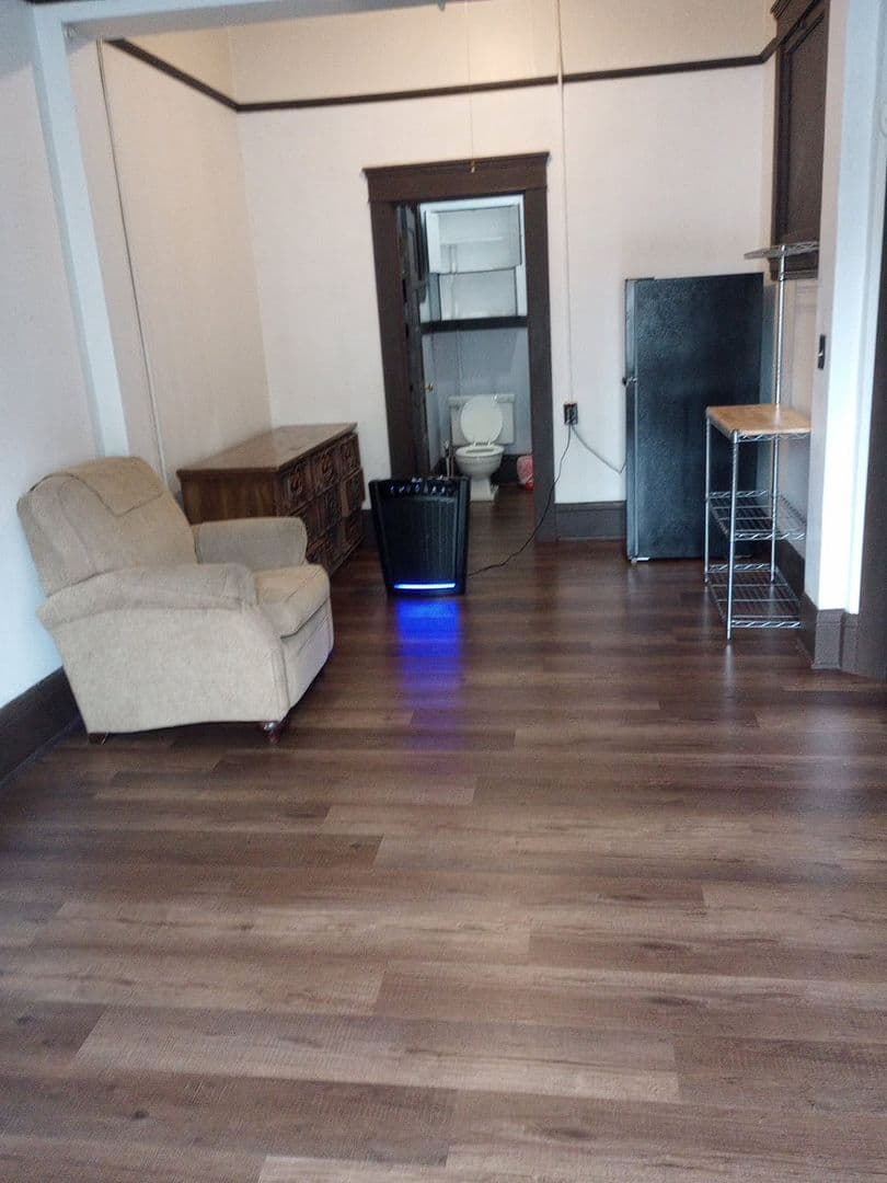 Portland Apartment: 1731 W Burnside St.