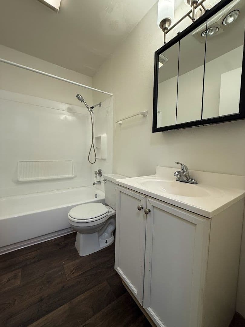 Portland Apartment: 4125-4153 SE Cesar E Chavez Blvd.
