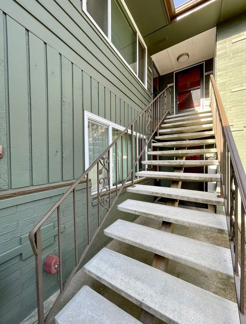 Portland Apartment: 1802-1820 NE Schuyler St.