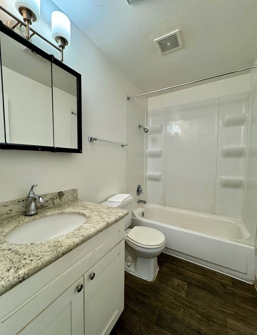 Portland Apartment: 4125-4153 SE Cesar E Chavez Blvd.